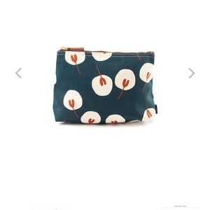 Mails large pouch travel bag NWT